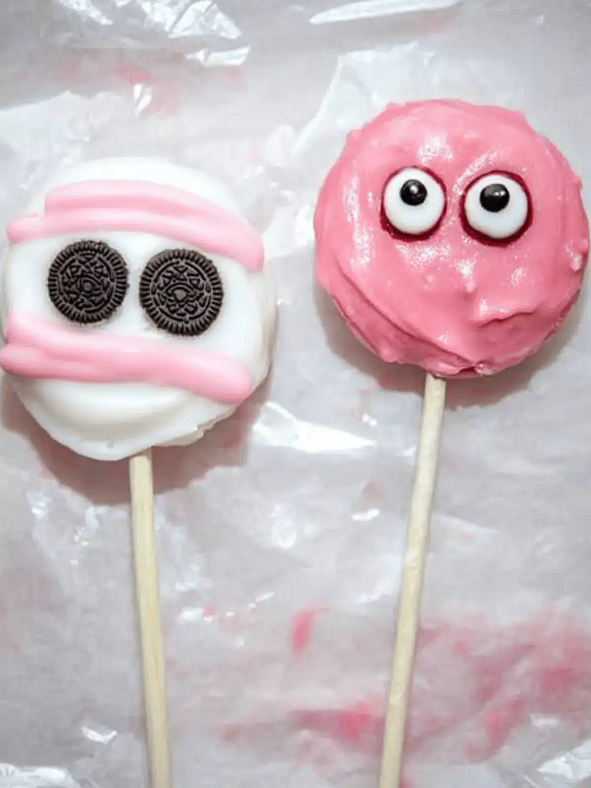 Cute Oreo Cookie Mummy Pops For Halloween
